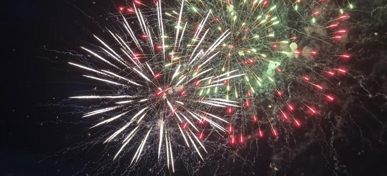 Mehr über den Artikel erfahren Grillen & Feuerwerk